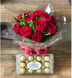 Buquê de 12 Rosas com Ferrero